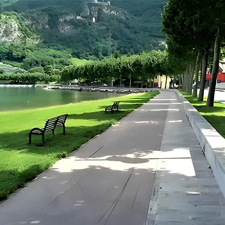 In Shared Apartment, Near Lecco Δωμάτια σε οικογενειακή κατοικία *